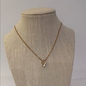 Elegant Gold and Pearl Pendant Necklace